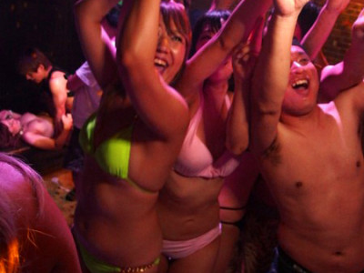 【ハーレムパーティ】ビキニギャルのキメセクパーティー企画ｗ爆乳ビキニお姉さんがクラブで媚薬ドラッグで即ハメ膣内射精の企画がスケベｗ