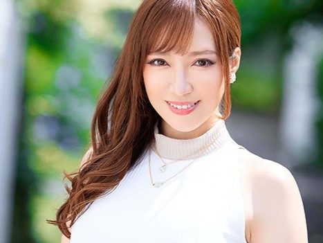 【47歳美熟女の初撮りデビュー】恥じらいながらもエッチな欲望が溢れ出す！流川千穂、巨乳スレンダーなエロスギBODYを大胆披露！