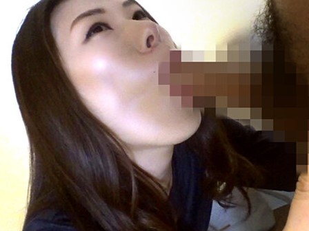 【人妻の個撮フェラチオ】 爆乳エロスギな41歳人妻が魅せる！ 個室で大胆なバイブ責めとエロティックなフェラチオ♡