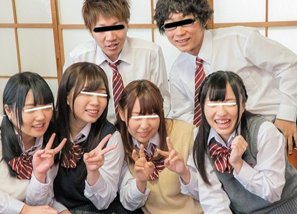 華奢で可愛らしい制服女の子がカメラの前で本気のエッチ！ウブな反応と本気の喘ぎがエロすぎるシロウトエロ♡