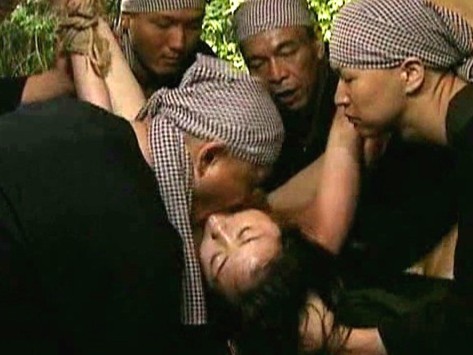 デカパイなエロいおばさんが複数の男に犯される！熟れたカラダが本気で感じる背徳の夜♡