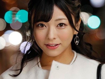 ＜ハメ撮り＞可愛いお姉さんがナンパされて人前でのSEXで本気で乱れる！恥じらう姿がたまらない♡