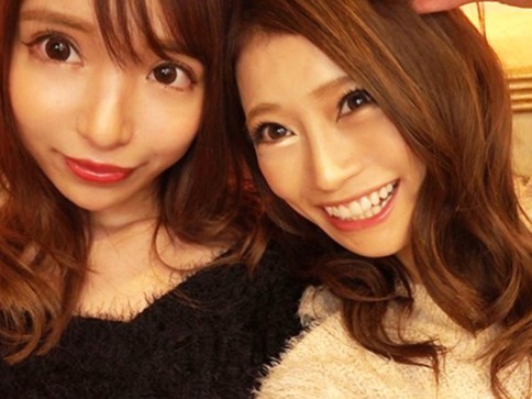 【ギャルズ乱交パーティー】「ヤバい気持ちいい～♡」美乳ギャル集団がハメ撮りで大暴走！エッチ大好きなギャルズが、チ○ポを奪い合い、イキまくる乱れっぷりがヤバすぎる！！