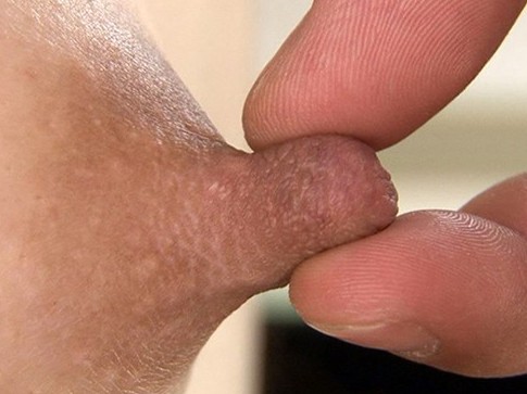 【勃起乳首】「もっと舐めて…」エロすぎ美女の乳首を執拗に責めまくる！敏感な乳首を刺激しまくってド淫乱モード全開でイキまくる♡