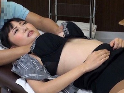 【疲れたOLのセクハラマッサージ】「そこ、気持ちいい…でもダメなんだけど♡」デカパイOLお姉さんがマッサージで欲情！疲れた体を癒すはずが、巨乳揺らして淫乱セックスに発展！